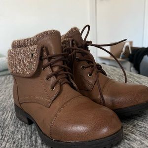 Women’s size 6.5 Jessica Cline booties